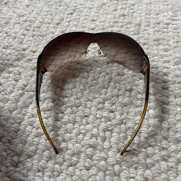 Prada sunglasses. Perfect condition! - Picture 7 of 7